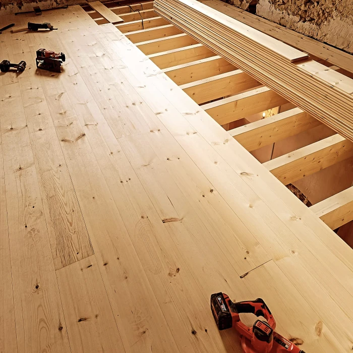 Maison modulaire contemporaine sur pilotis dans environnement boisé